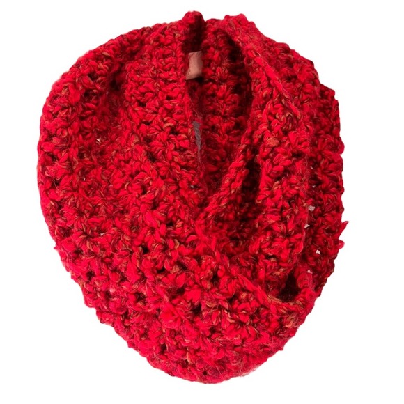 Handcrafted Chunky Cowl Crochet Scarf | Red - Picture 1 of 2
